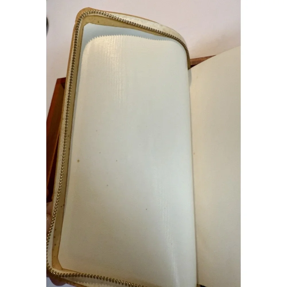 VTG 1950's White Memorial‎ Bible W/Concordance From Union In Cedar Box